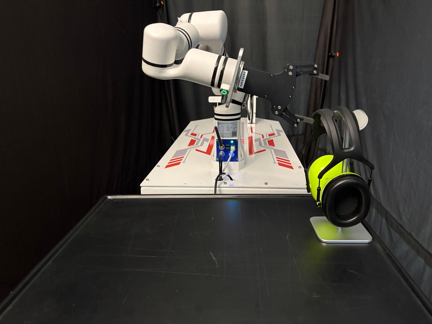 Real robot tabletop evaluation under different camera placements