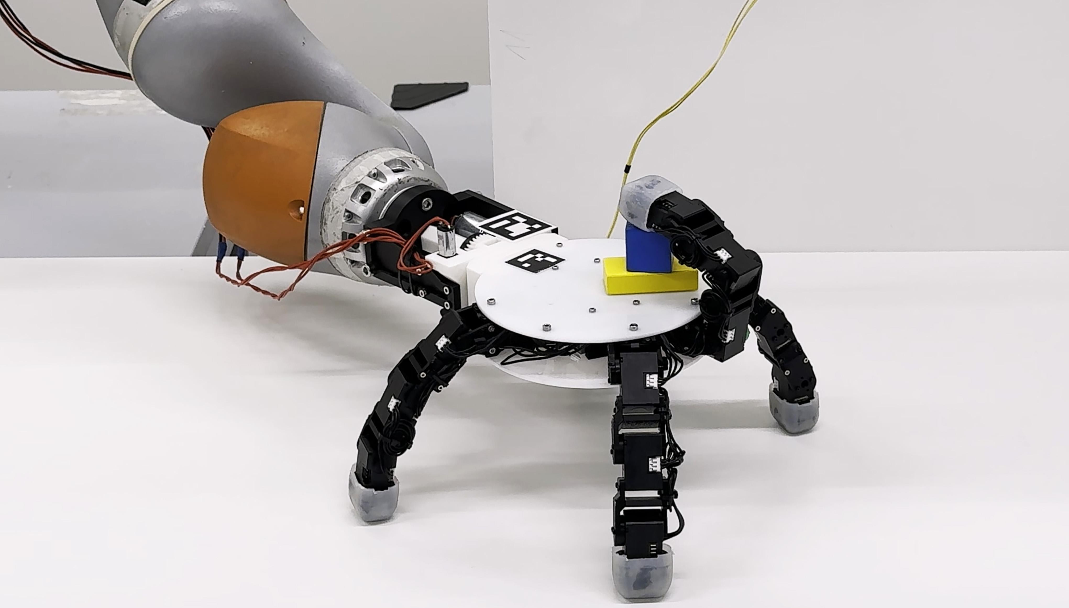 EPFL detachable robotic hand grasping objects